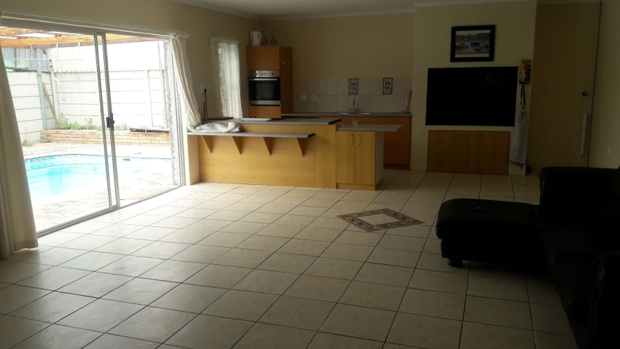 4 Bedroom Property for Sale in Middedorp Western Cape